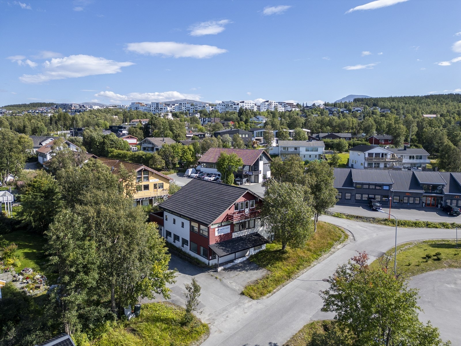 Fasade fra nersiden Galleribilde
