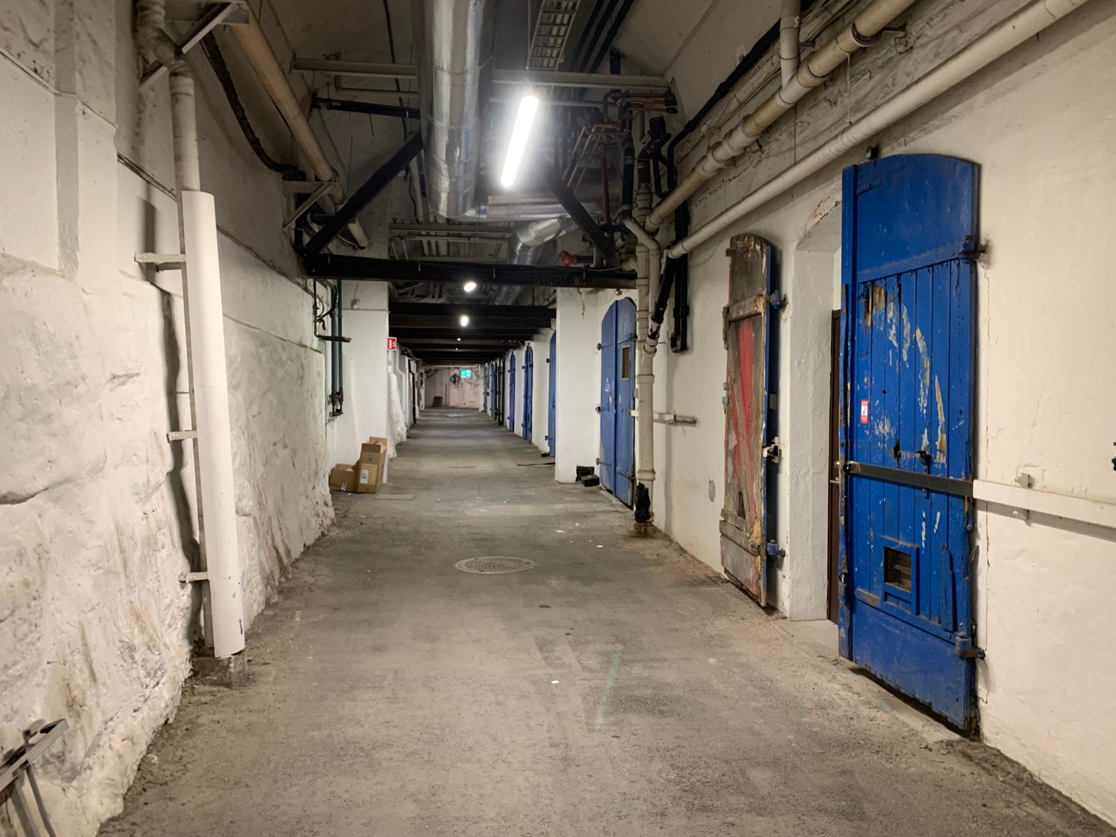 Lagrene ligger på rekke og rad innover Galleribilde