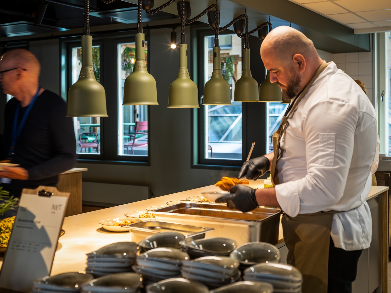 varmmat, salat og suppe med brød Galleribilde