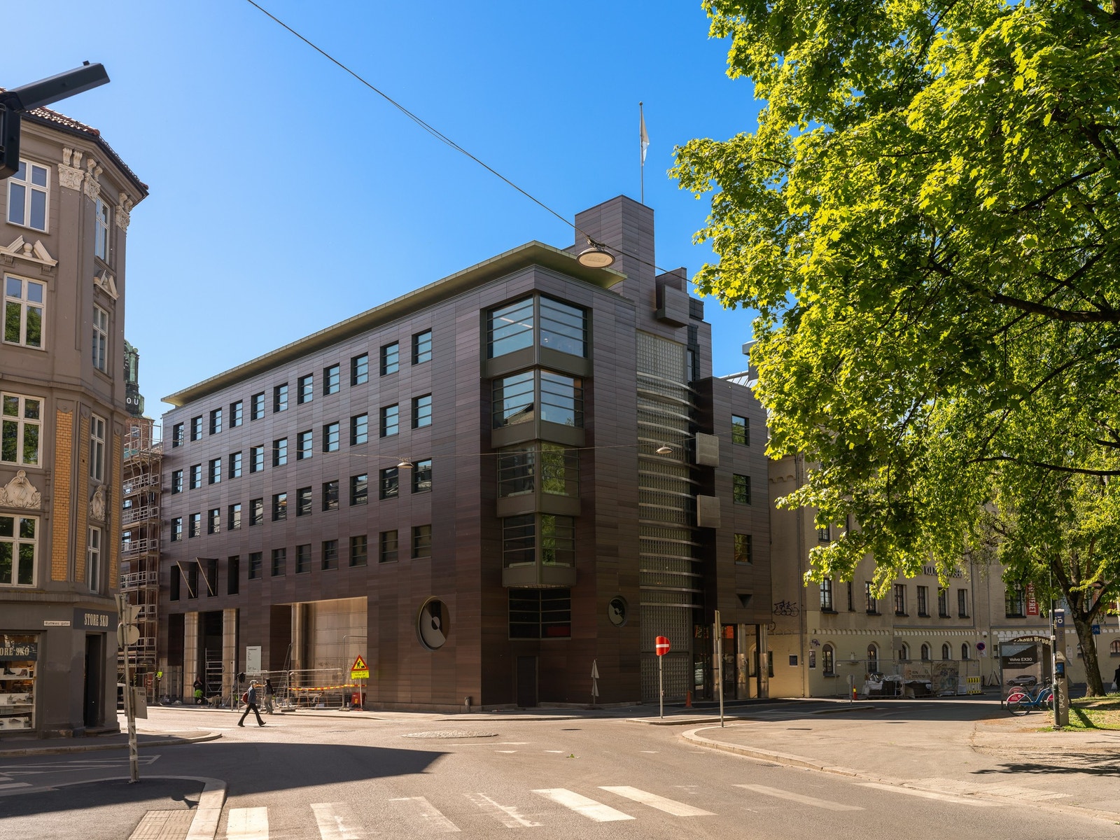 Ny fasade og inngangsparti til lokalet Galleribilde