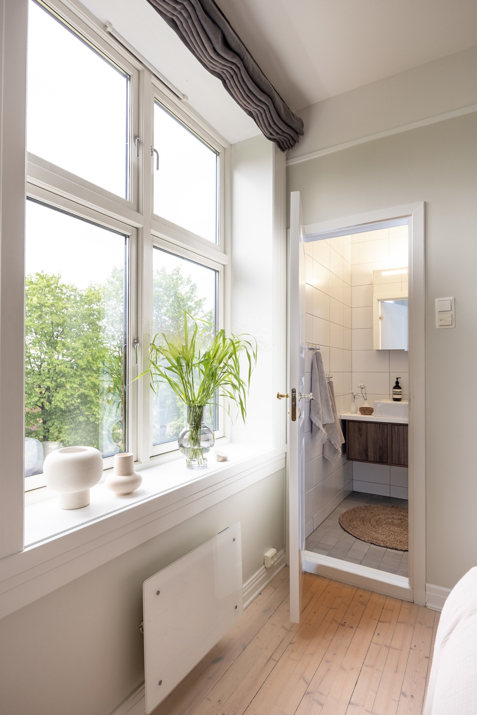 Tilkomst fra soverom til bad. Galleribilde