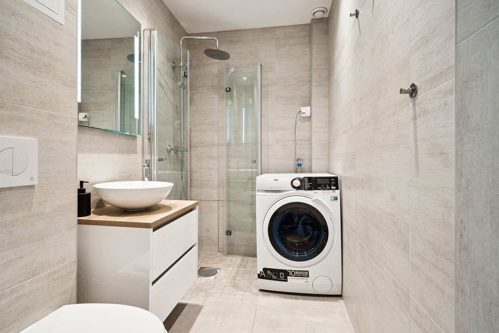 Stilrent bad, vaskemaskin følger. Varme i gulv. Galleribilde