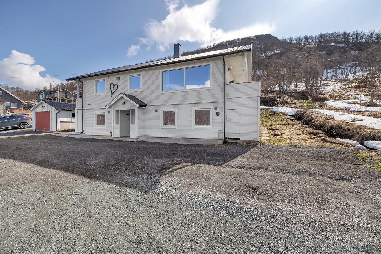 Hjem Eiendomsmegliing v/ eiendomsmegler Robin I Martinsen presenterer Fjordvegen 320! Galleribilde