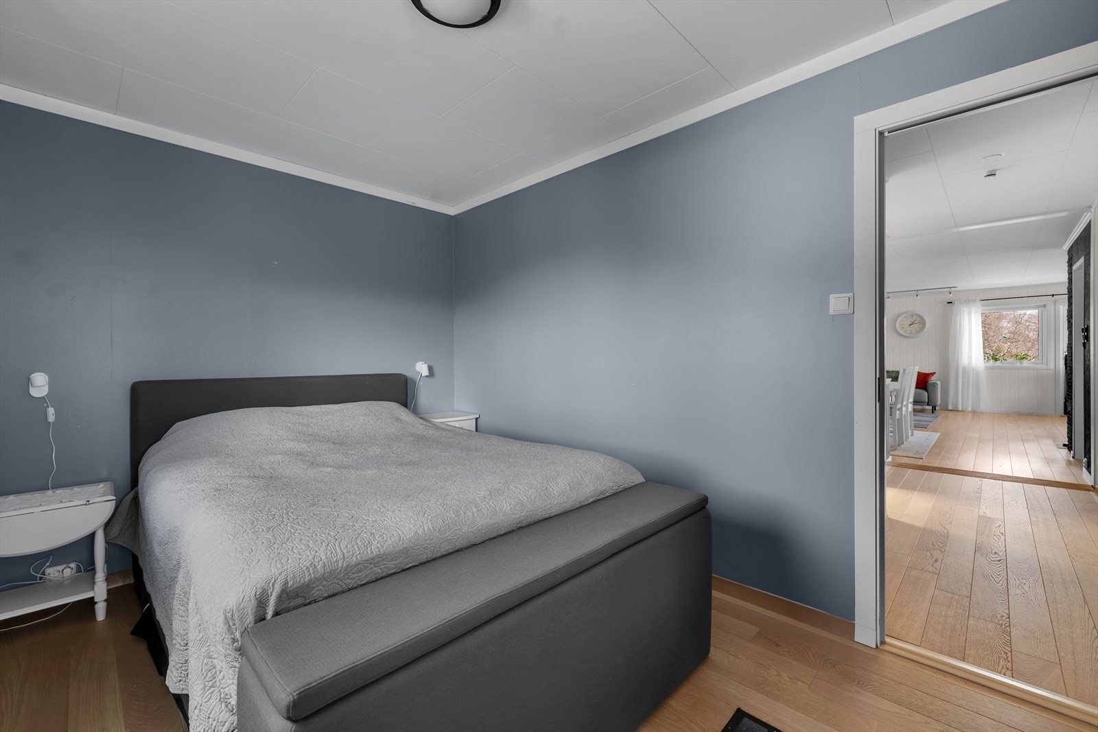 Soverom 1. etasje. Det er 2 soverom i 1. etasje og 2 soverom i u. etasje. Galleribilde