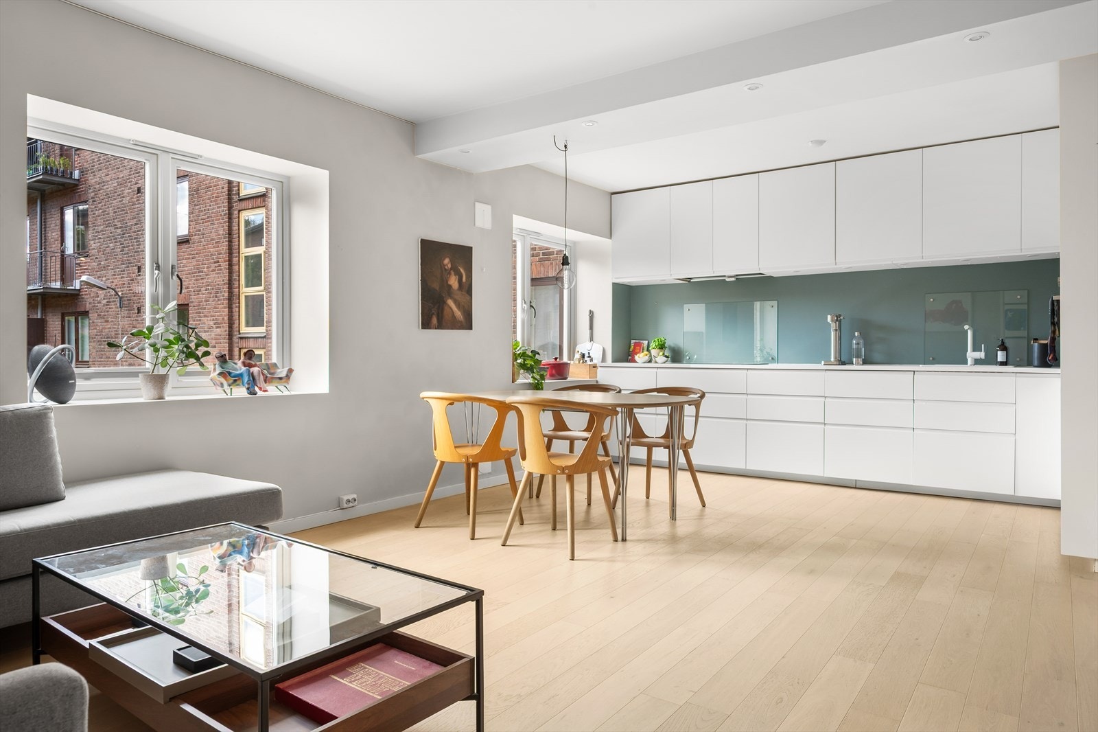 Ved kjøkkenet er det god plass til stor spisegruppe. Galleribilde