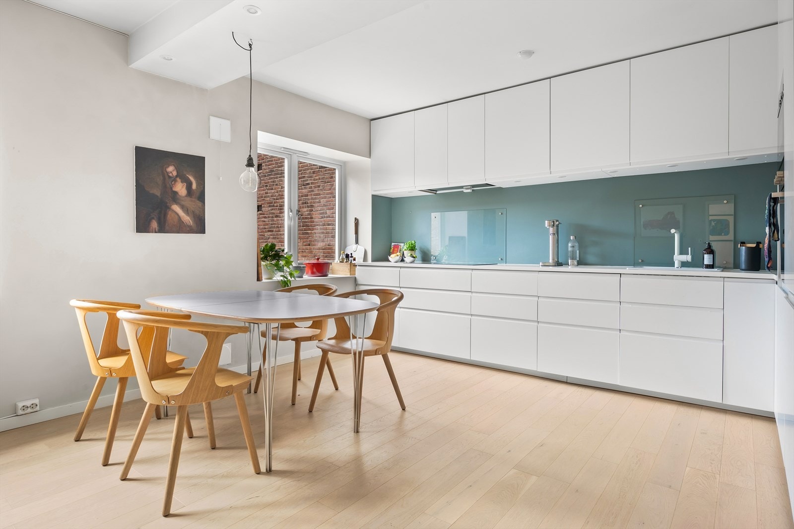 Moderne og stilsikkert kjøkken fra 2016. Galleribilde