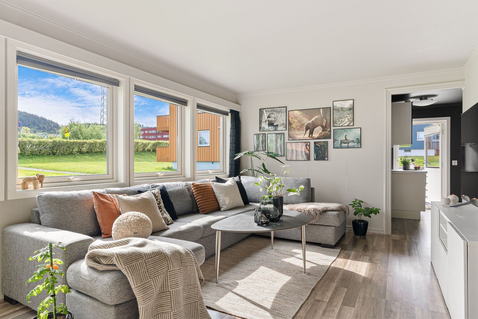 Velkommen til denne lyse og delikate leiligheten i Johan Cappelens veg 13! Galleribilde