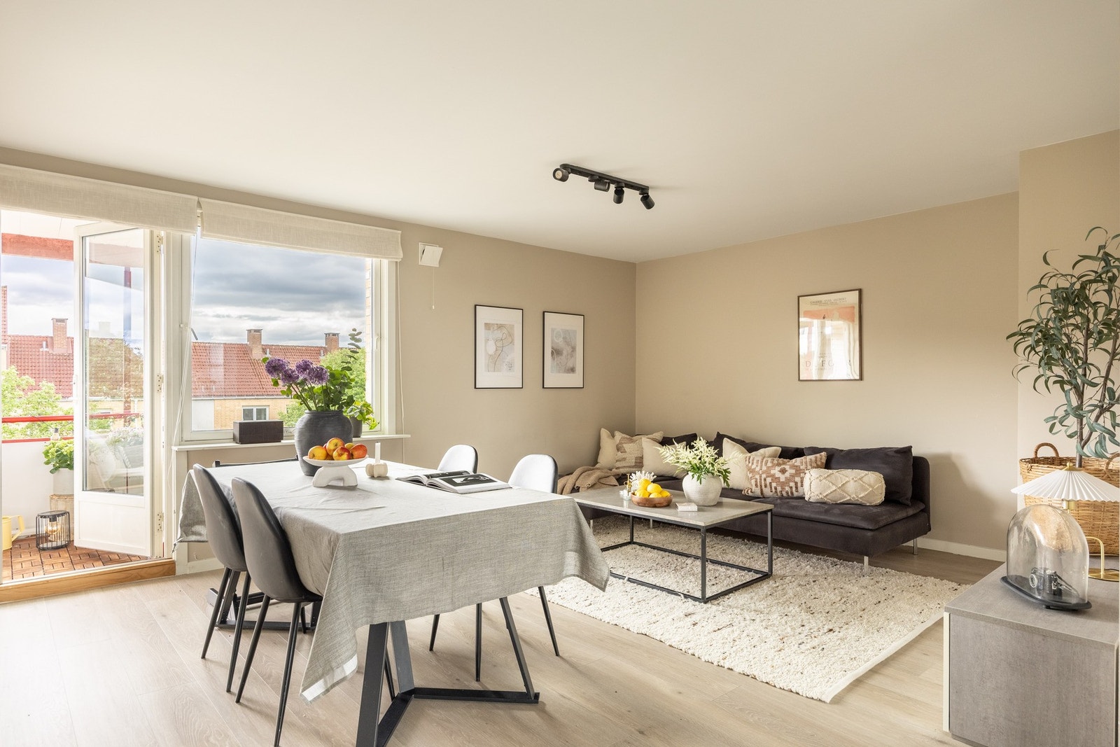 Plogveien 20 presenteres av EIE eiendomsmegling ved Alexander Birkeland. Galleribilde