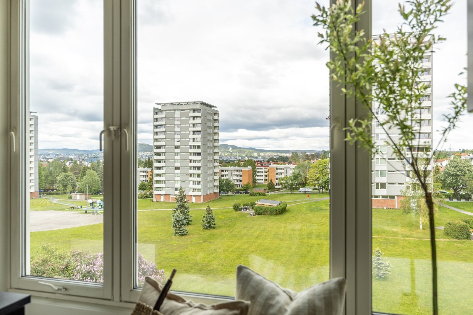 Tilbaketrukket og høytliggende med flott utsikt. Galleribilde