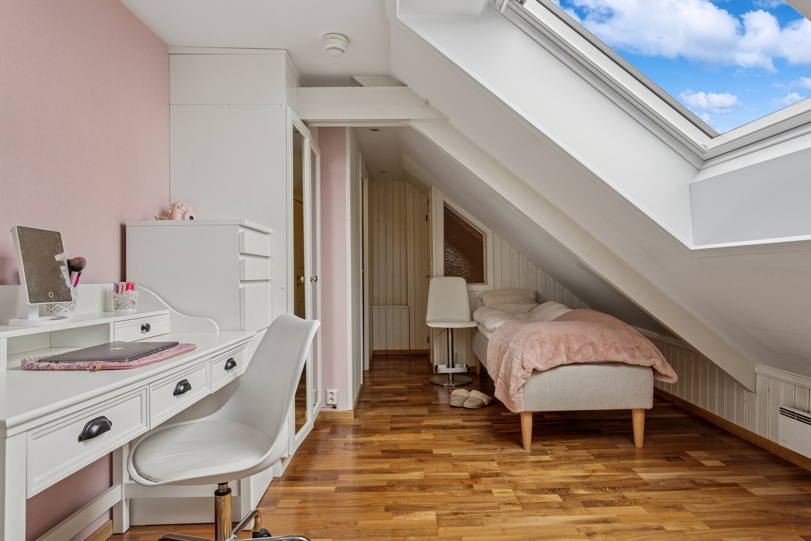 Loft og 1.etasje er etterisolert i 2010/2011. Galleribilde