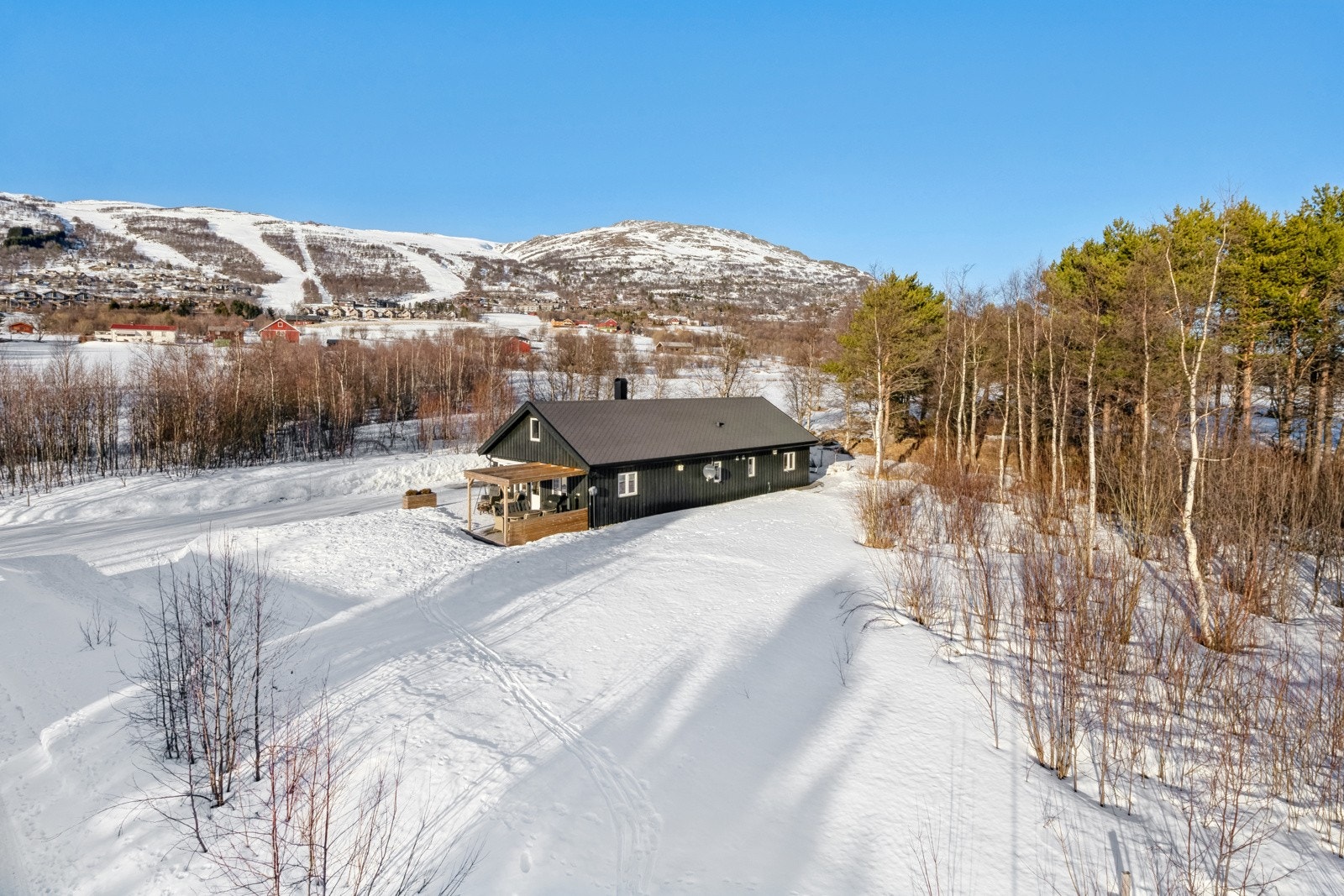 Hytta er et ideelt sted for å trekke seg tilbake og nyte naturen året rundt. Galleribilde