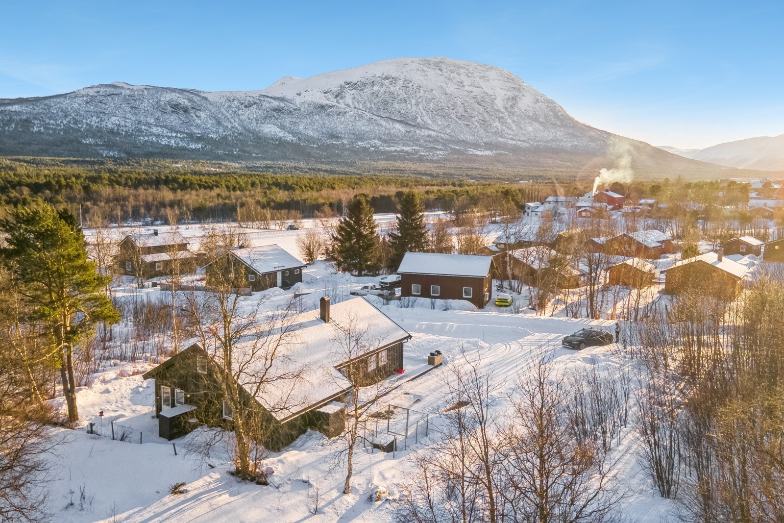 Solrik tomt med soloppgang kl. 04-05 og solnedgang kl. 20.30. Galleribilde
