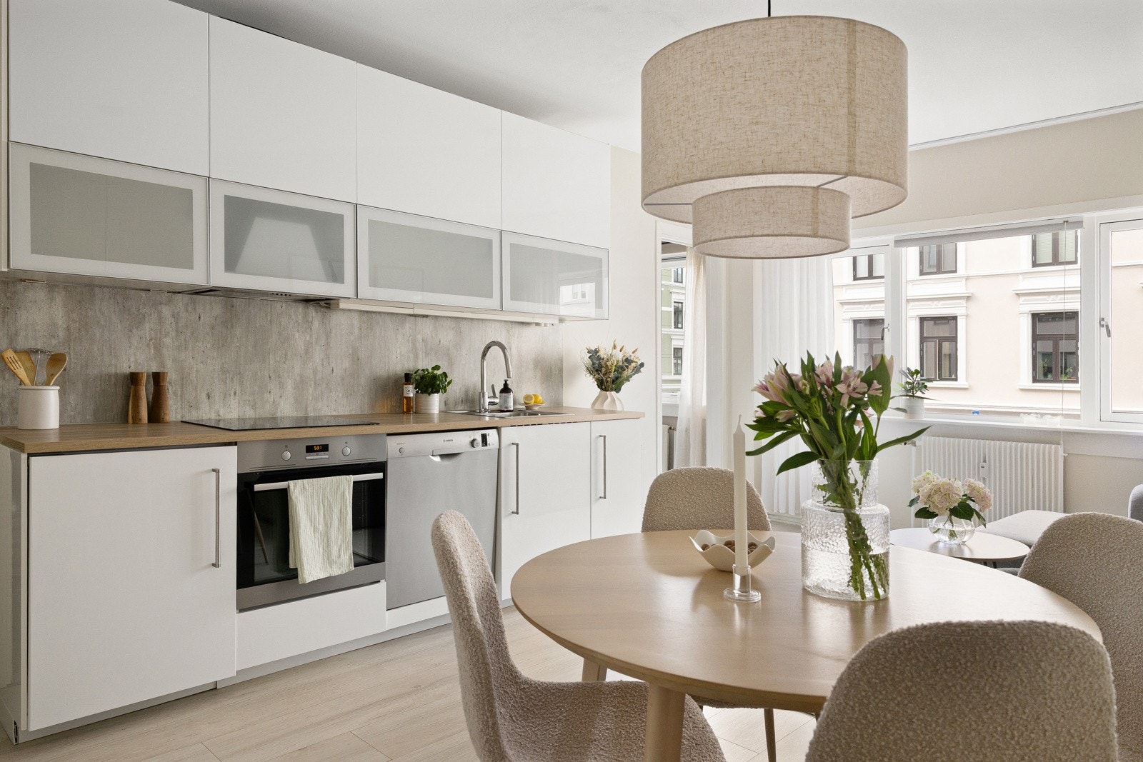 Lave felleskostnader - Varmtvann og fyring (a-konto) er inkludert. Det er også heis i bygget. Galleribilde