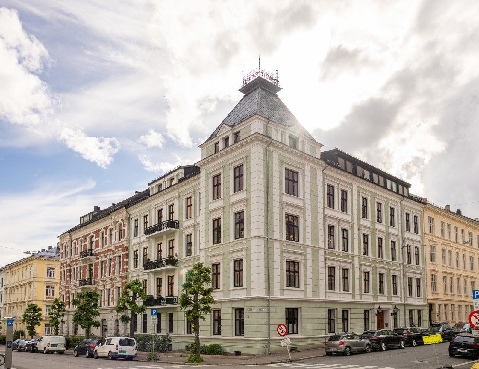 Delikat toppeilighet med terrasse og heis i vakker bygård Galleribilde