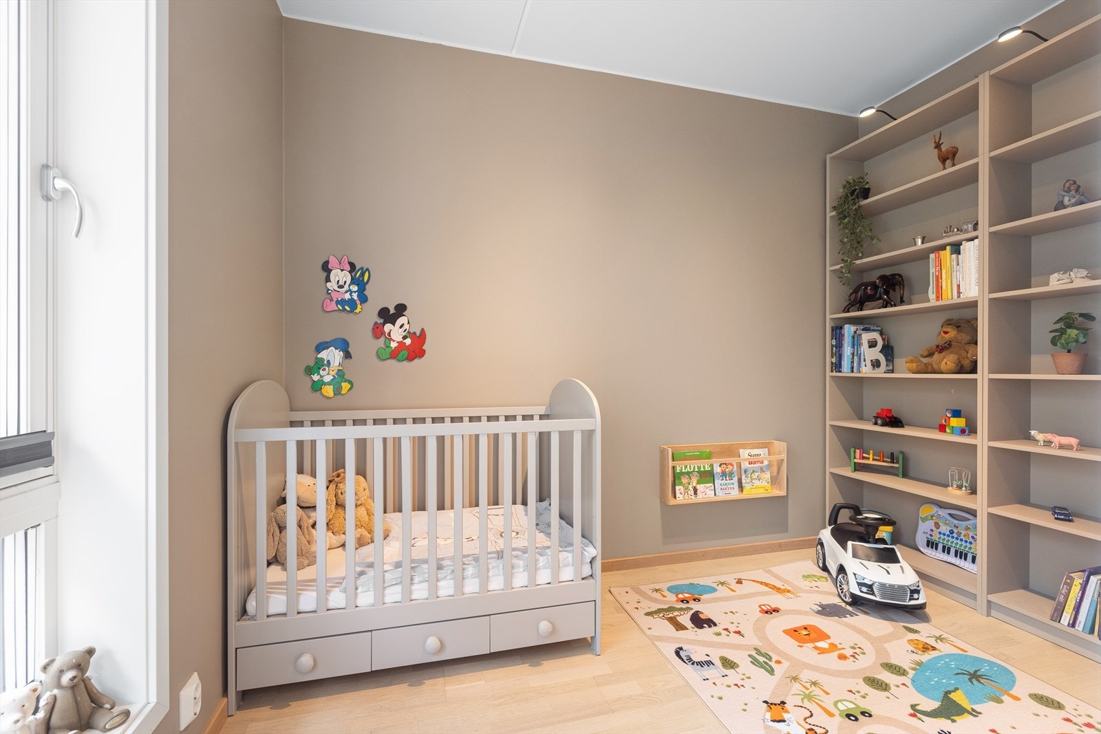 Det er plass til å innrede med både seng og garderobeskap. Galleribilde