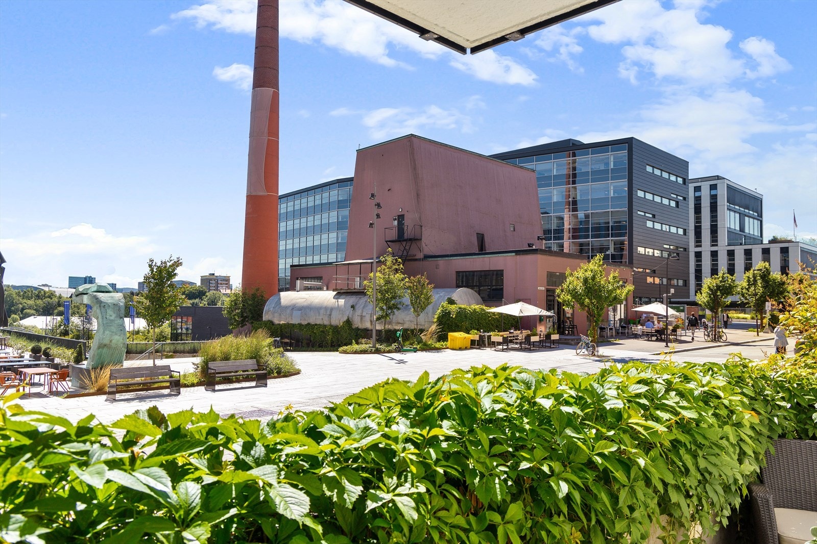 Hyggelig utsyn over rolige og sosiale omgivelser. Galleribilde