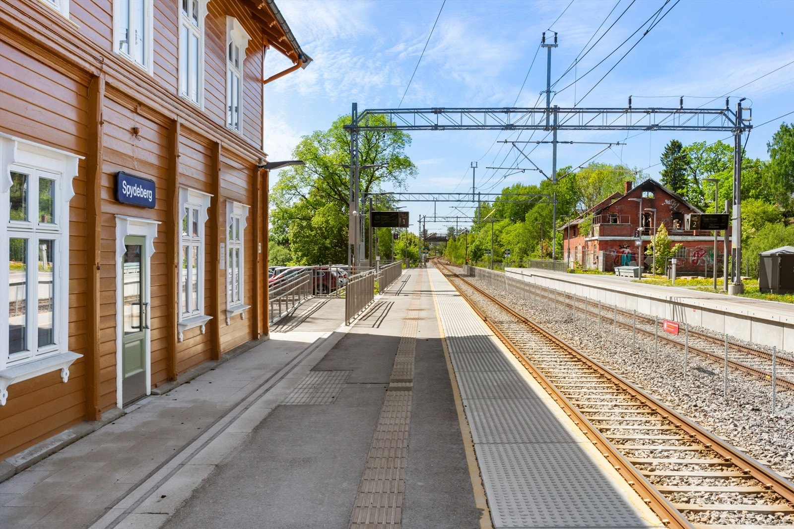 Fra Spydeberg er det direkte buss- og jernbaneforbindelse til Oslo. Tog til oslo tar 36 minutter Galleribilde