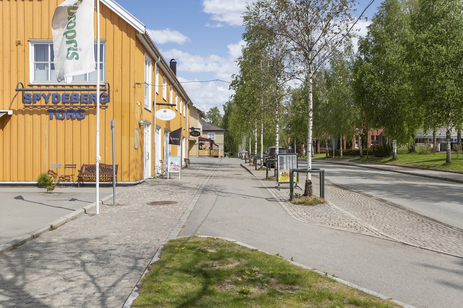 Hyggelige Spydeberg sentrum ligger kun ca. 2 km. fra boligen Galleribilde