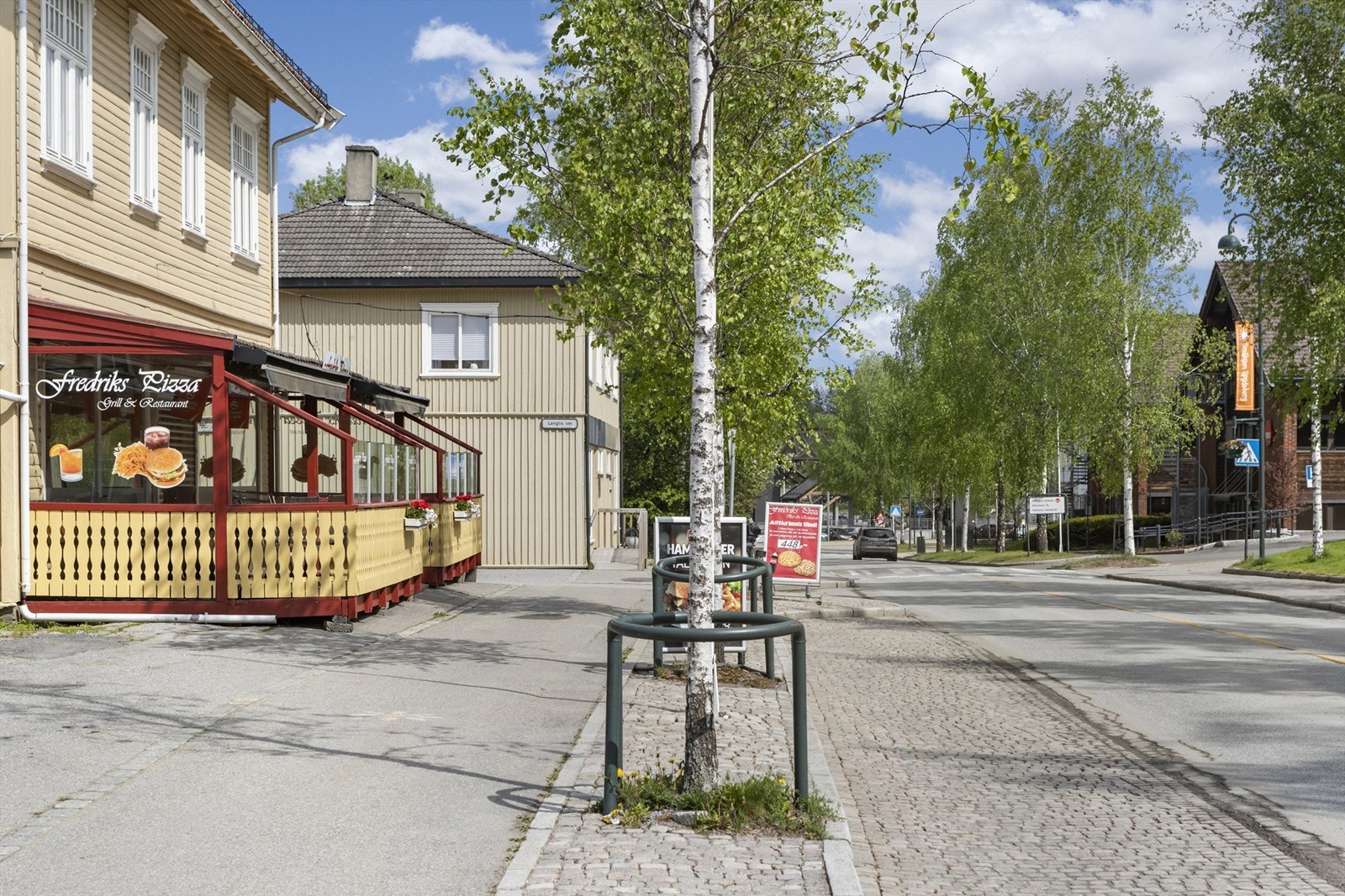Her finner man blant annet bank, post, lege, tannlege, butikker, helsestudio og restauranter. Galleribilde