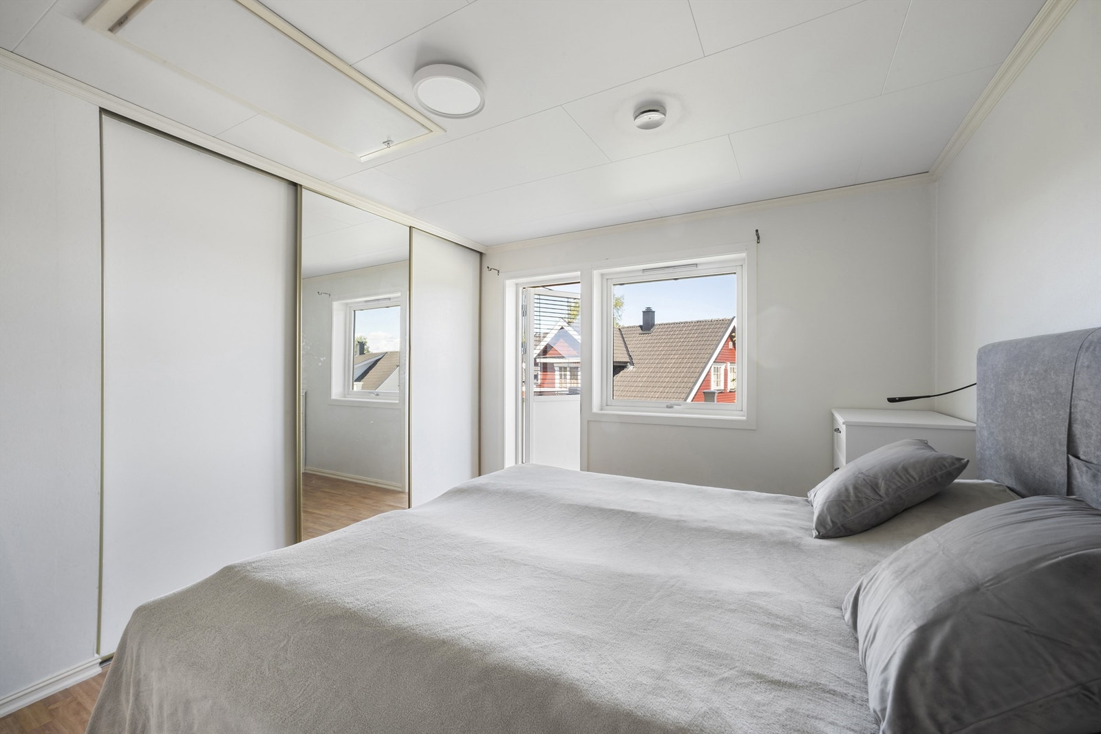 I første etasje får du tre romslige soverom Galleribilde
