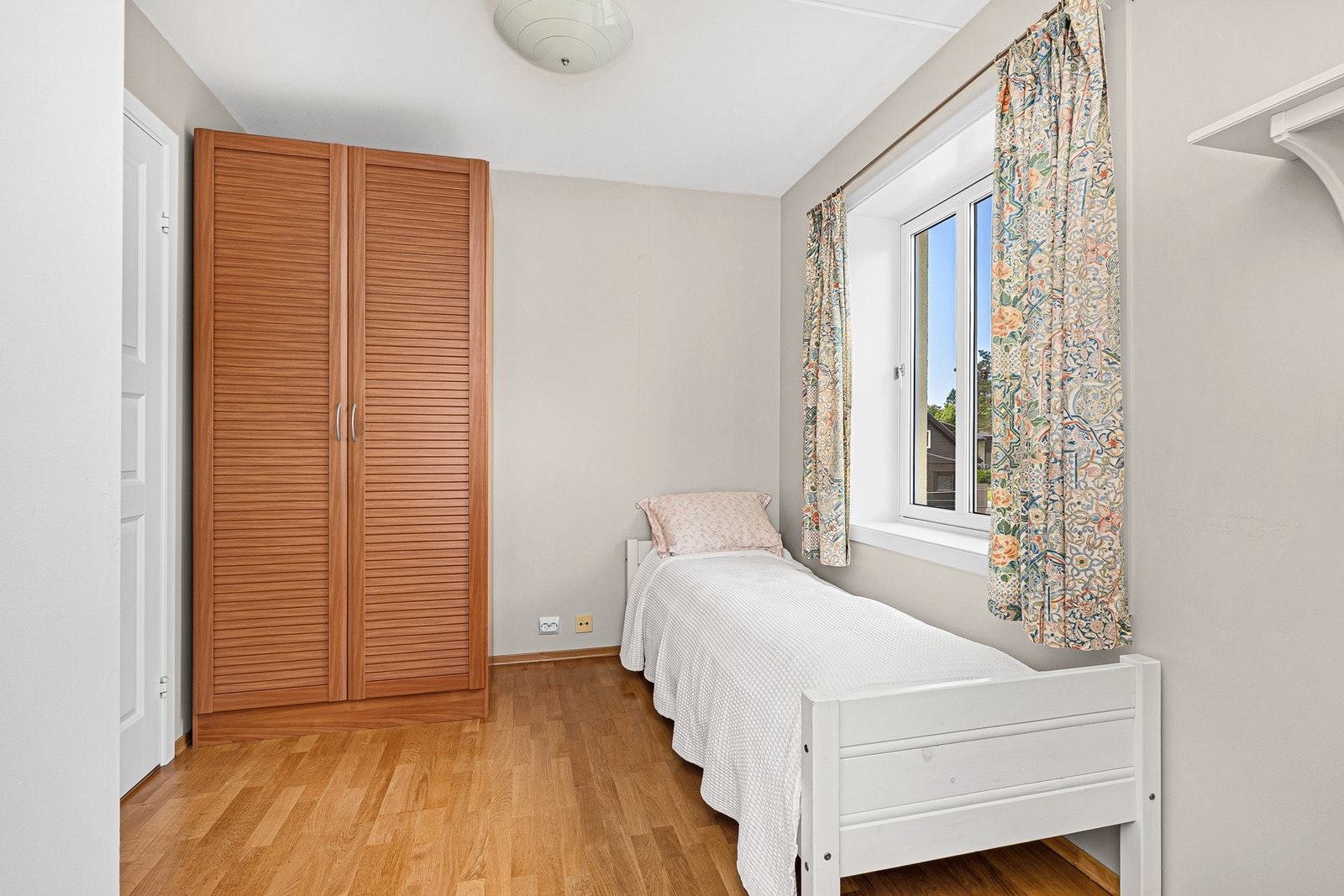 - Soverom 2 med garderobeskap - Galleribilde