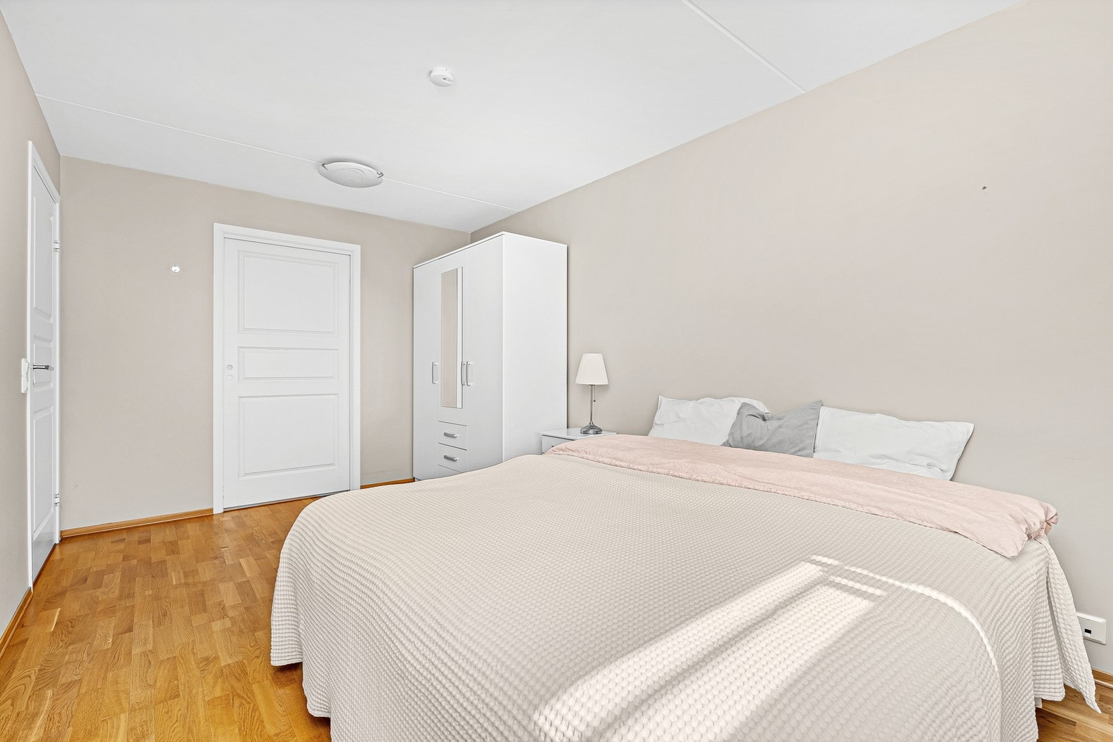 - Direkte adkomst til badet fra soverommet - Galleribilde