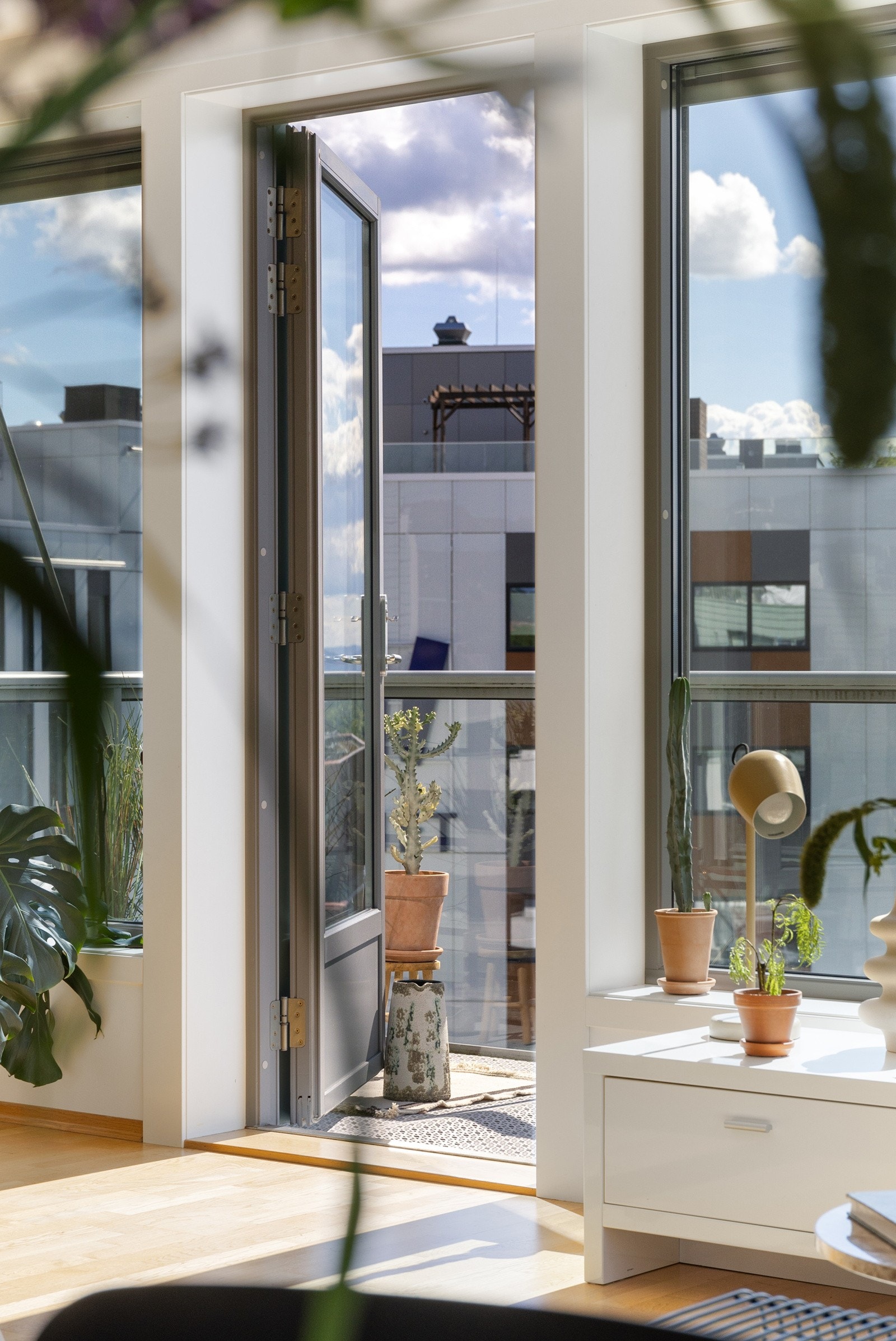 I tillegg til den spektakulære terrassen har du en helt fantastisk balkong. Galleribilde