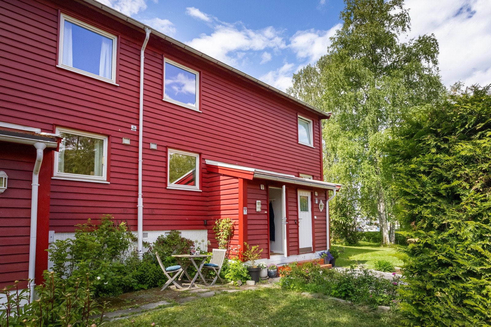 Her bor man med gangavstand til offentlig kommunikasjon, flotte rekreasjonsområder, et rikt utvalg av servicetilbud og kort reisevei til Oslo sentrum Galleribilde