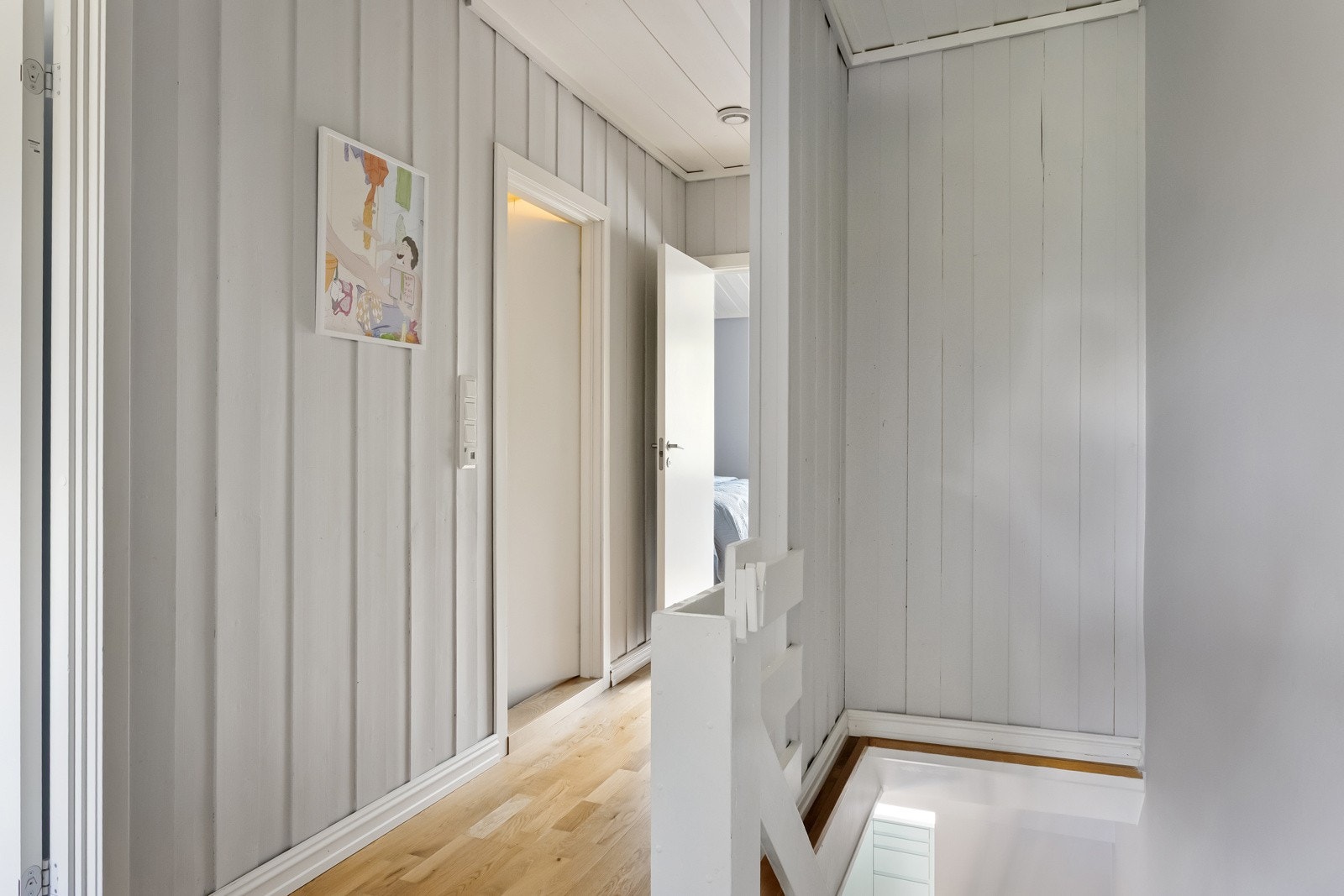 Trapperom i 2.etg har tilgang til kaldtloft via innvendig loftsluke Galleribilde