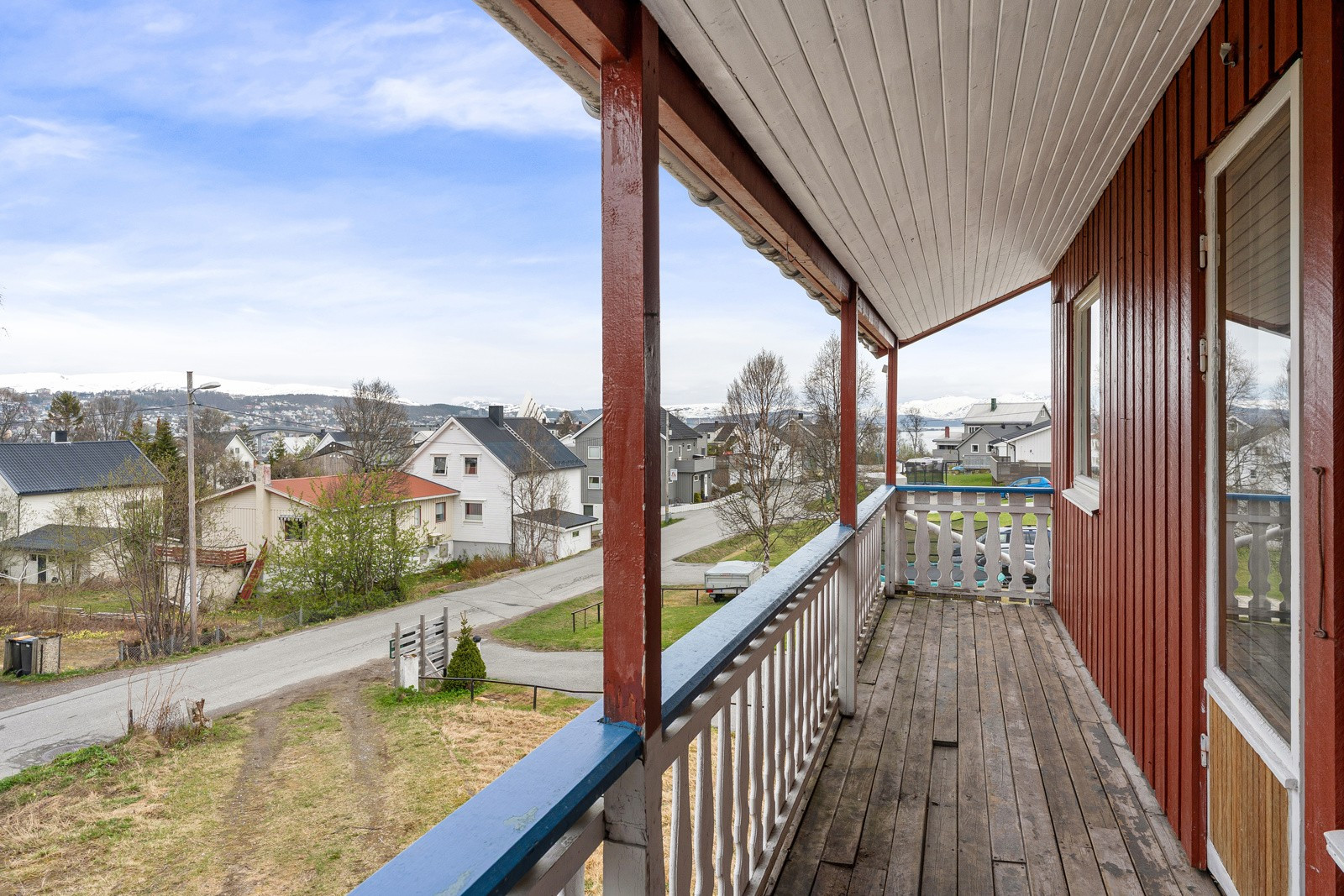 Takoverbygd veranda.