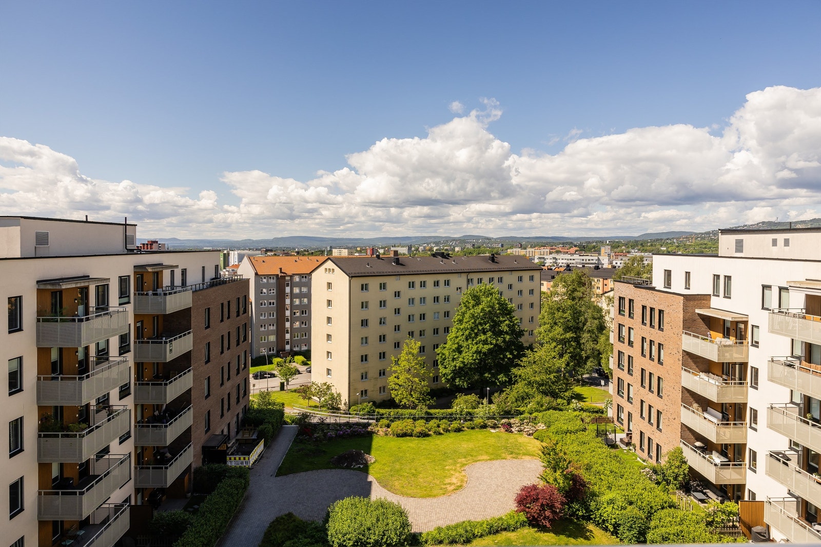 Luftig utsyn over byens tak! Galleribilde