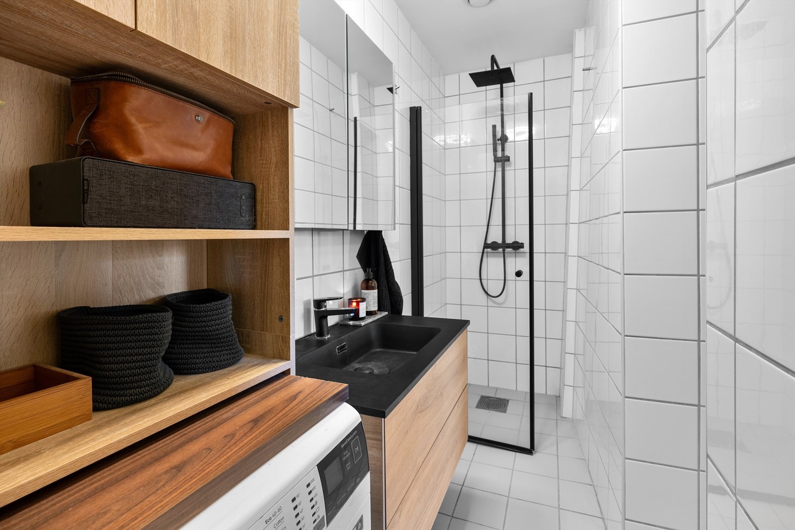 Delikat flislagt baderom. Galleribilde