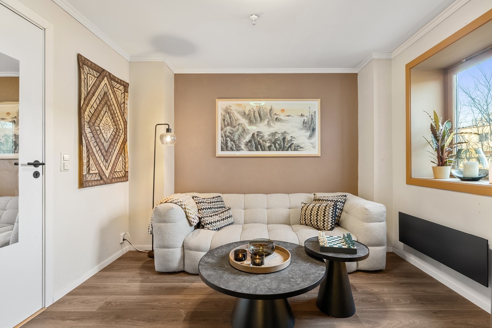 Sisilie Berg v/Nordvik Frogner har gleden av å presentere en unik og lekker 3-roms selveierleilighet med biopeis, heis og felles takterrasse, beliggende i populære Sinsen Panorama. Galleribilde