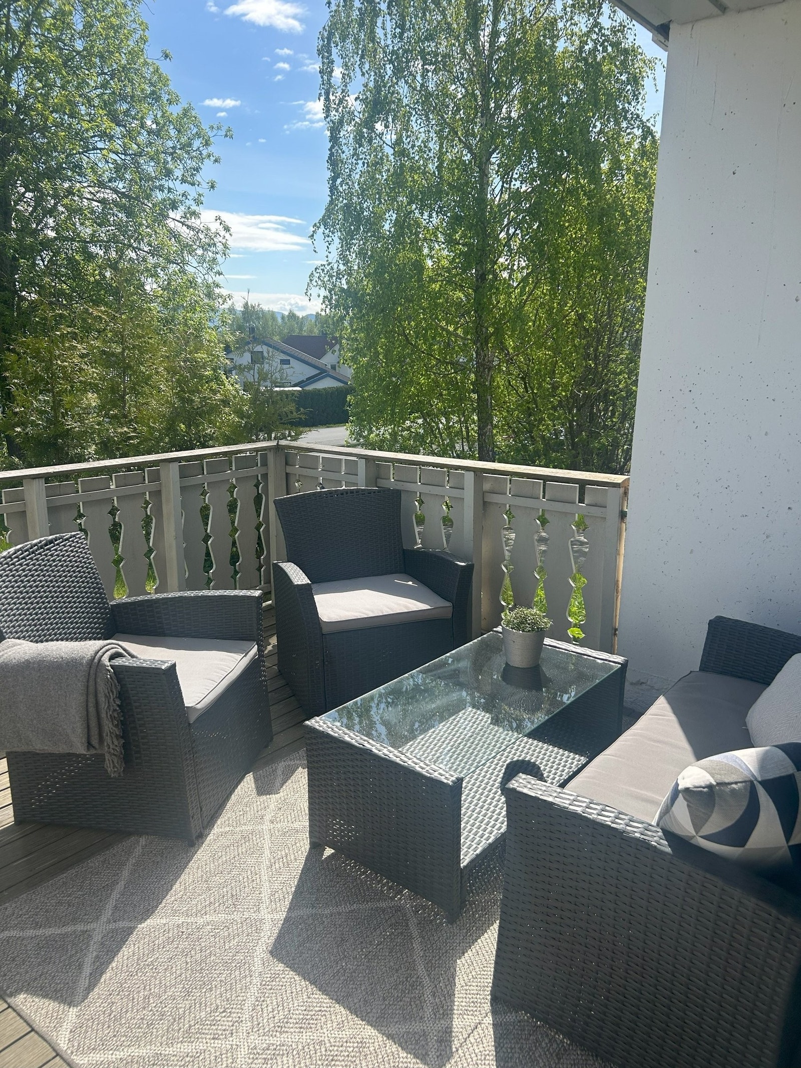 Parkeringsplassen er rett ned veien Galleribilde