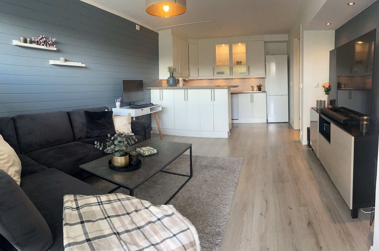 Panorama bilde av stue/kjøkken Galleribilde