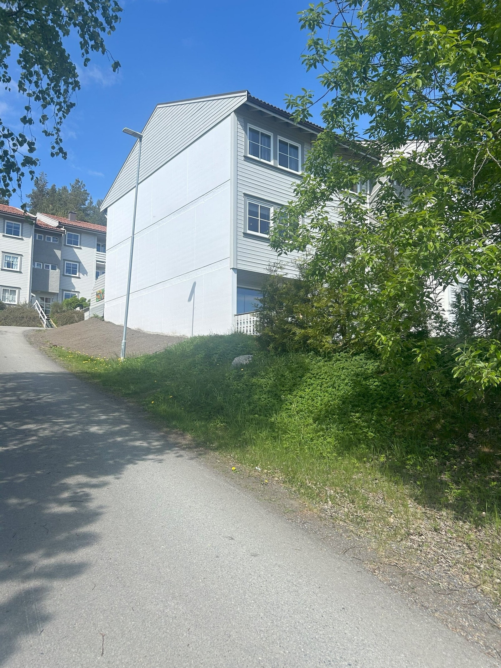 Utsiden sett fra parkeringen Galleribilde