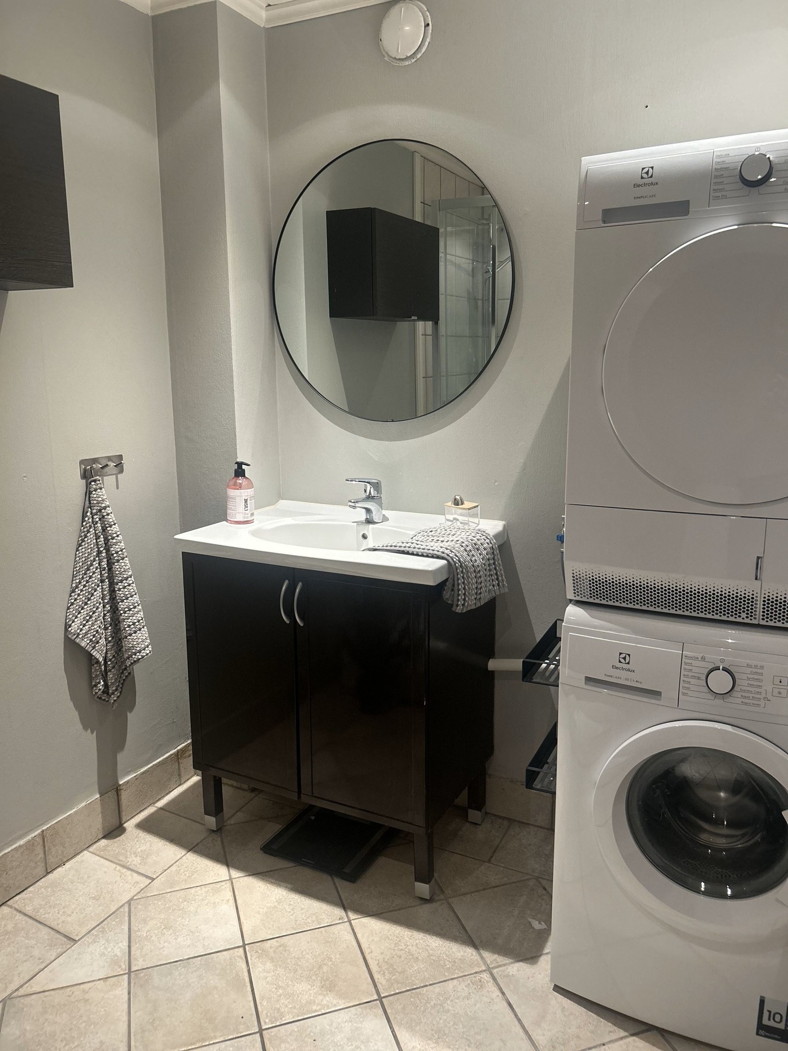 Mulighet for vaskemaskin og tørketrommel (disse på bildet medfølger ikke) Galleribilde