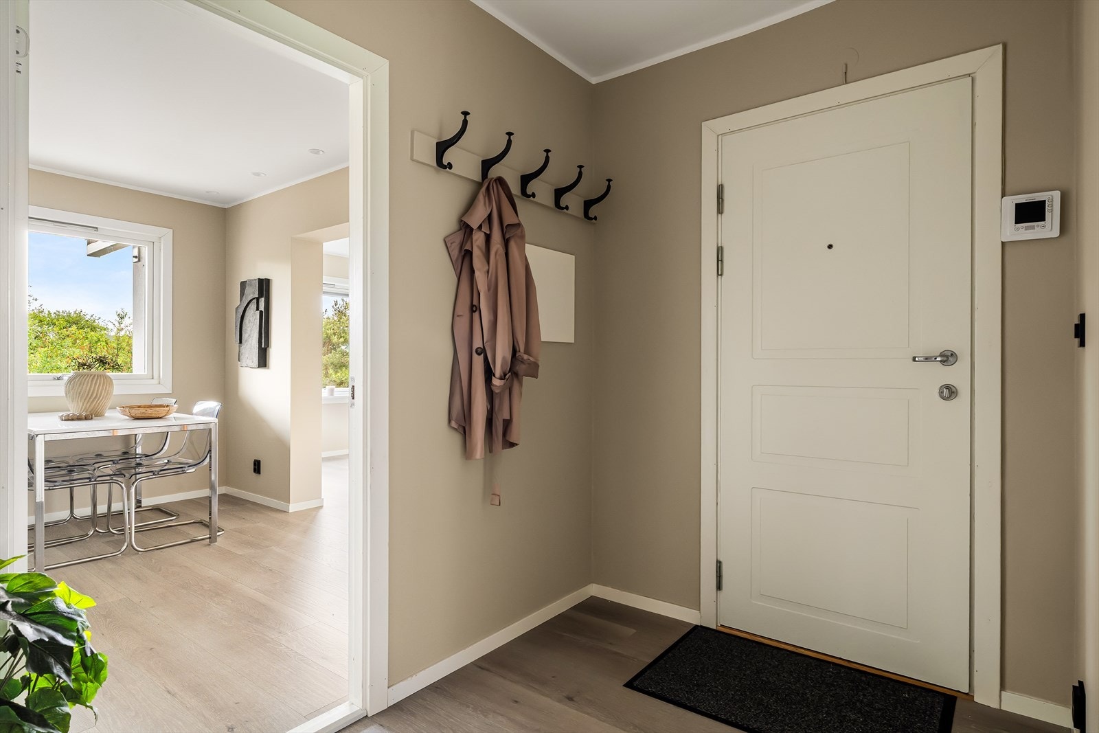 Innbydende gang med gode oppbevaringsmuligheter. Galleribilde