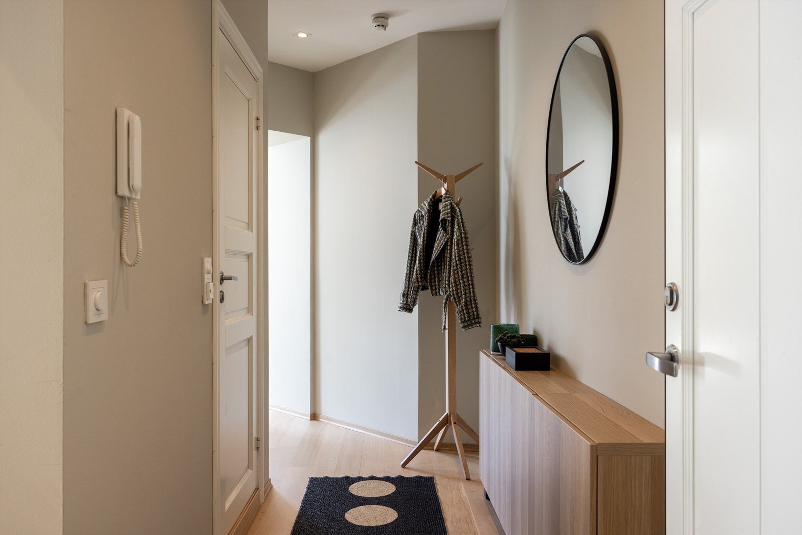 Lun og romslig gang. Galleribilde