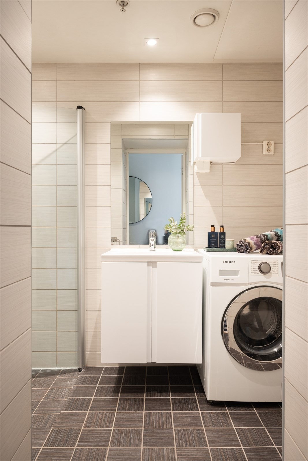 Videre er det opplegg for vaskemaskin. Galleribilde