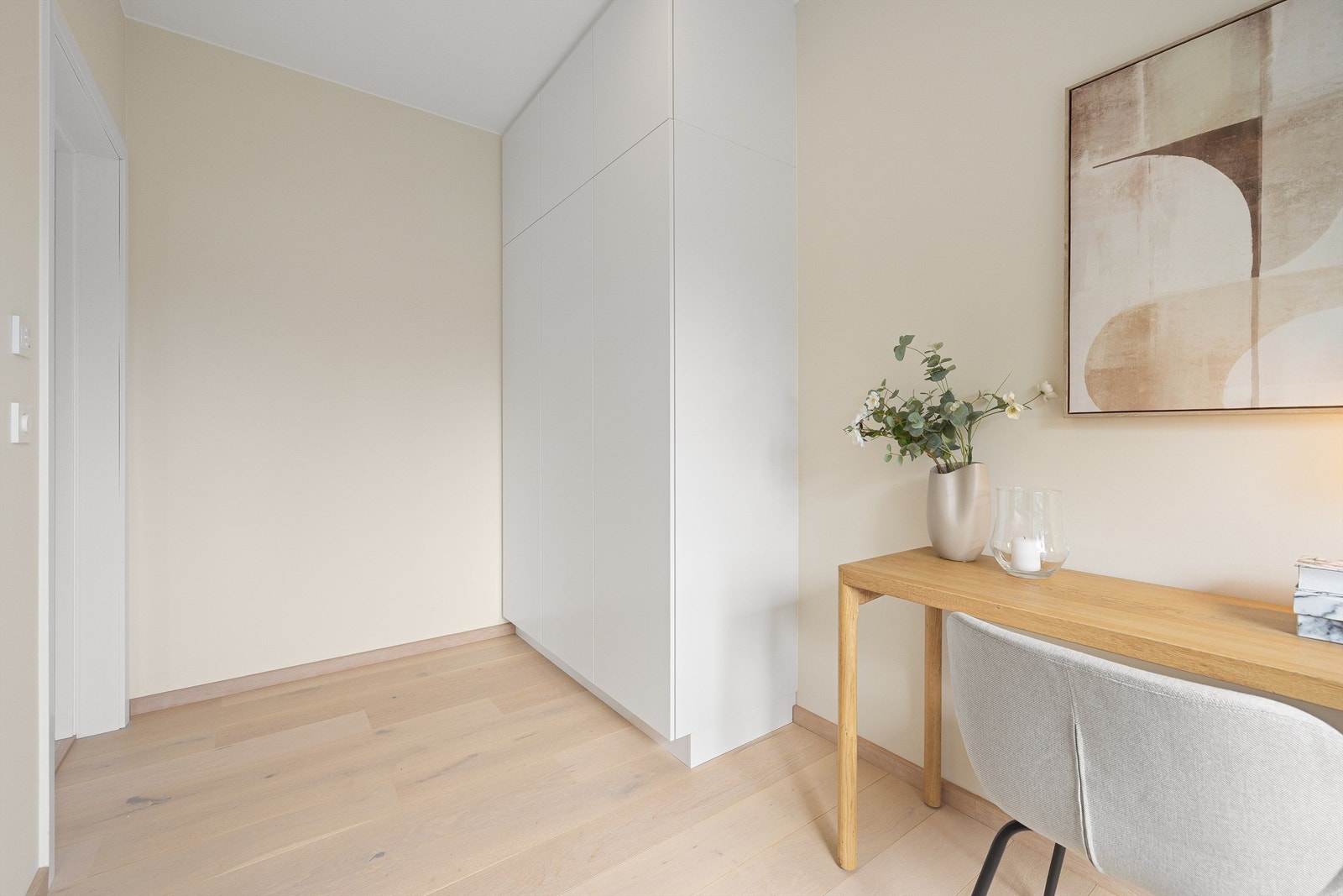 Smart garderobeløsning som utnytter takhøyden optimalt! Galleribilde