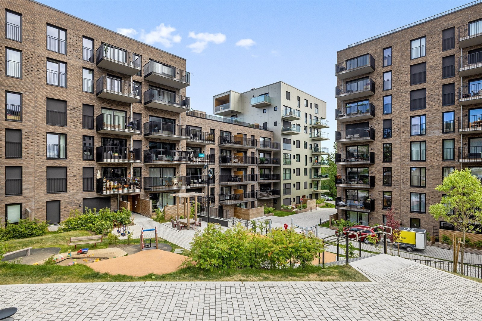 Borettslaget har flott opparbeidede fellesarealer og uteområder. Galleribilde