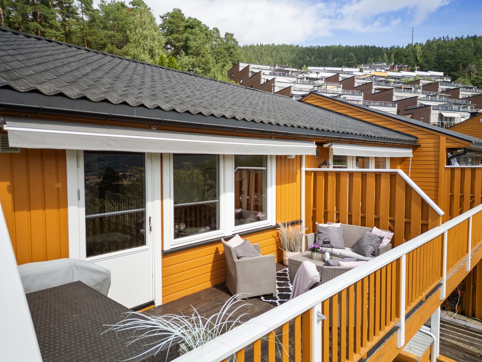 Sydvendt balkong på ca. 14 kvm med markise Galleribilde