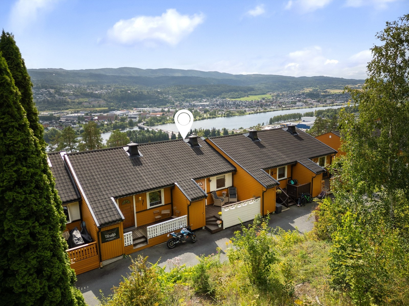 Pent og innbydende rekkehus med 2 etasjer Galleribilde