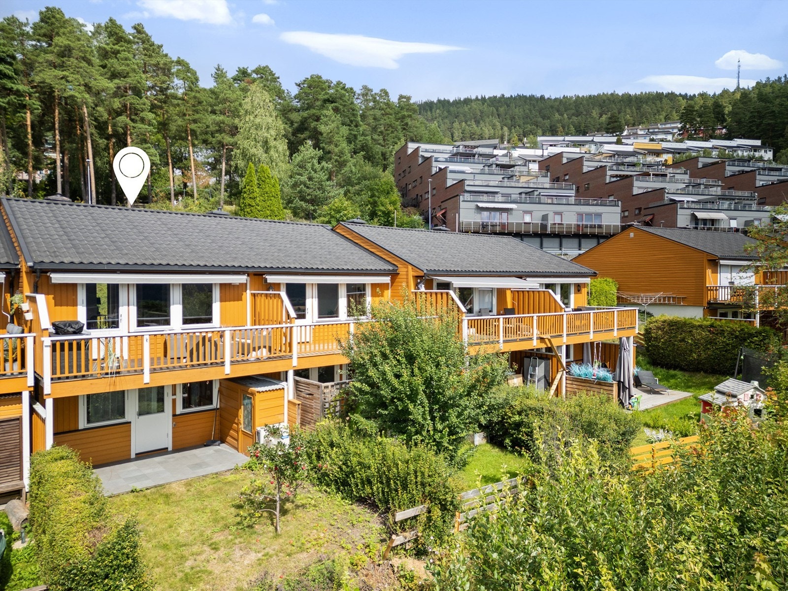 Borettslaget ligger veldig fint til i et etablert boligfelt med leiligheter, tomannsboliger og rekkehus Galleribilde
