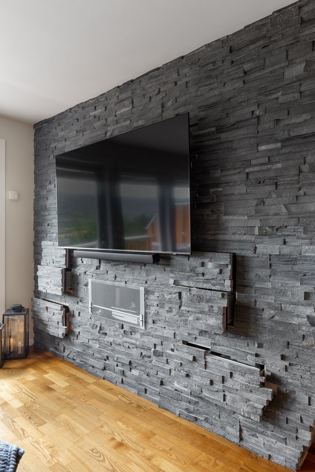 Flott kontrastvegg av skiferstein Galleribilde