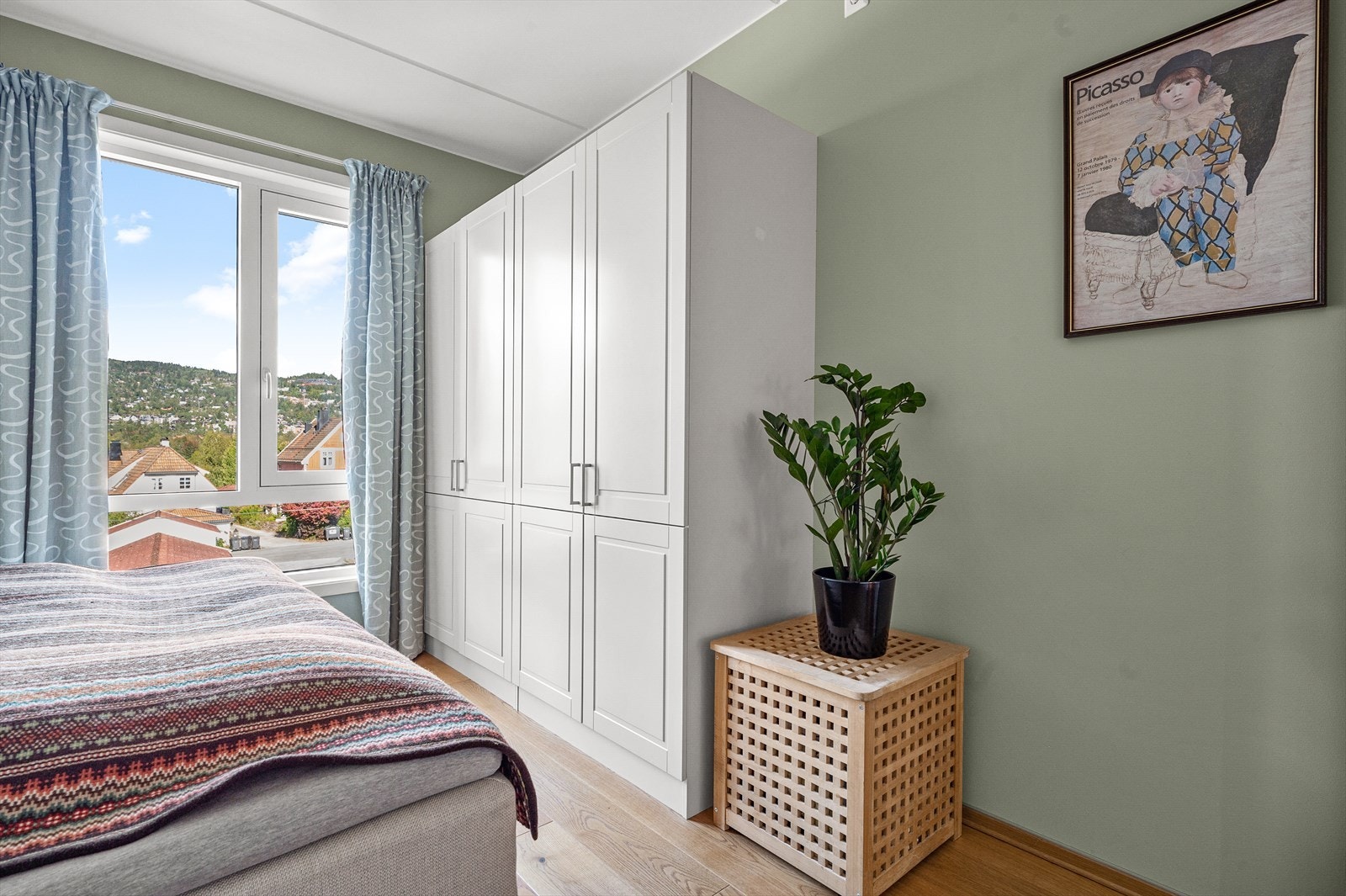 Soverom nr 3 har også godt med skapplass Galleribilde