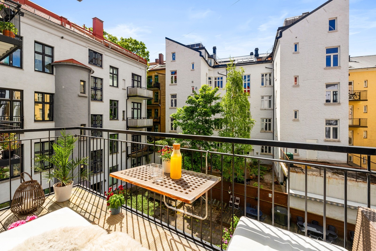 Her har du god plass til utemøbler, beplantning og grill. Galleribilde