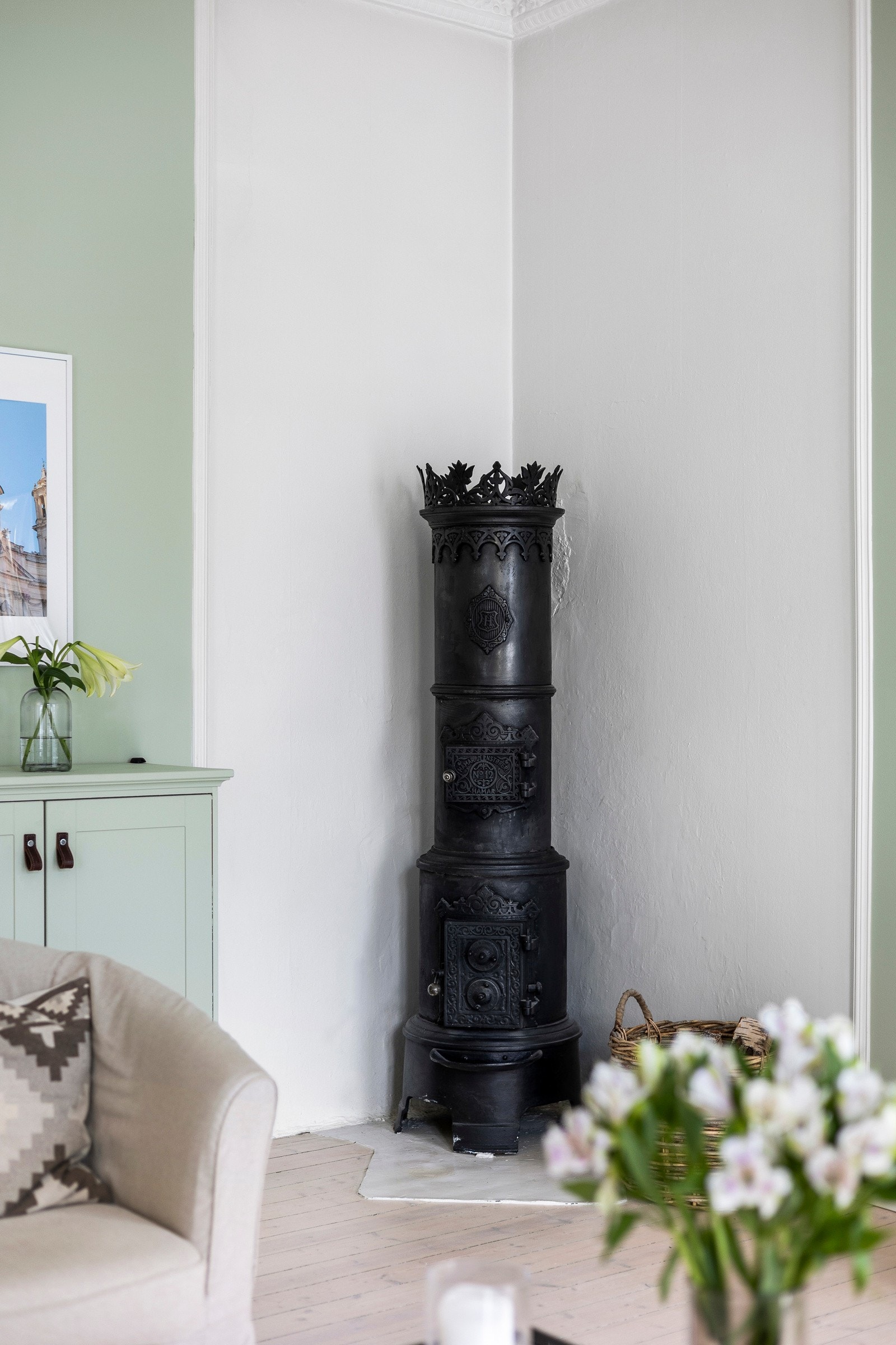 Peisovnen på stuen varmer godt på kalde høst- og vinterdager! Galleribilde