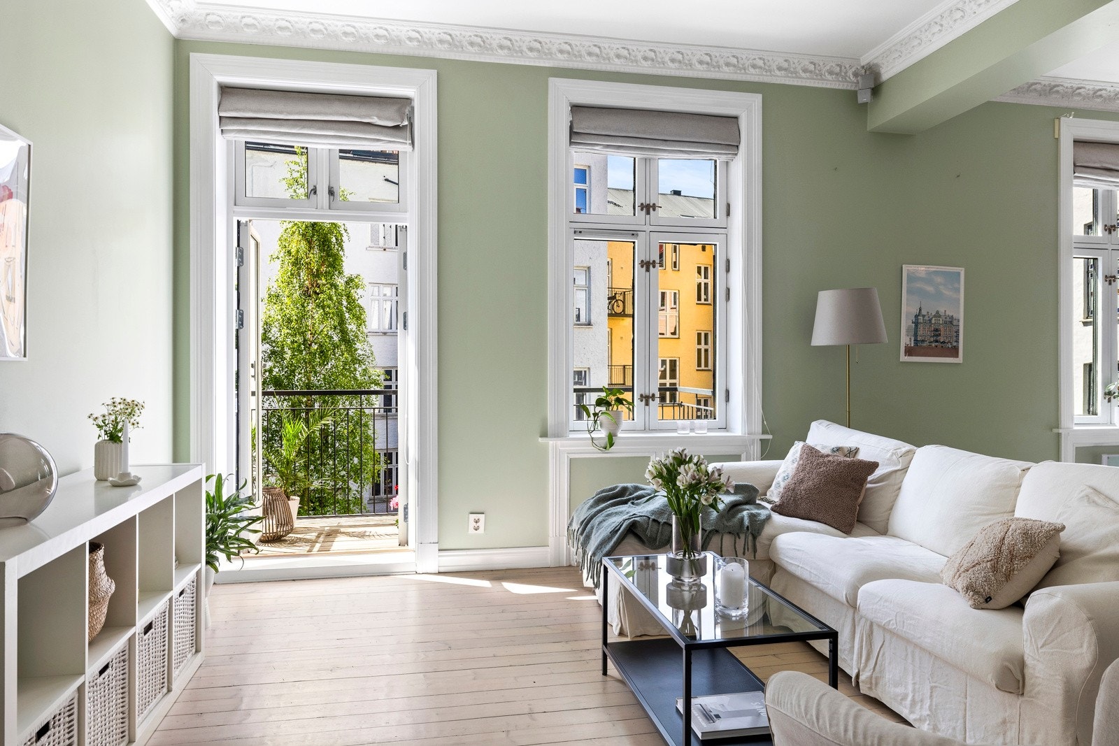 Fra stuen har du utgang til en nydelig sørvestvendt balkong på ca. 5 kvm. Galleribilde